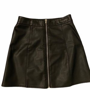 faux leather skirt forever 21! size small 26”